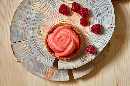 家里制造的木质薄饼花玫瑰 糖果 甜的 烤的 刨冰图片