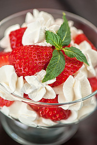 草莓加奶油 液体 自然 产品 酸奶 寒冷的 喝图片