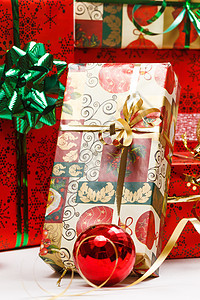 圣诞礼物 男性 生日 金子 展示 手 礼物盒背景图片