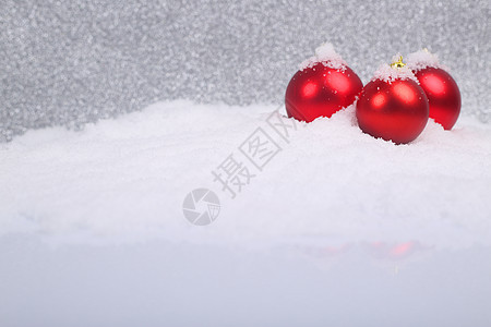 圣诞节雪雪上装饰 红色的 装饰风格 球 雪花图片