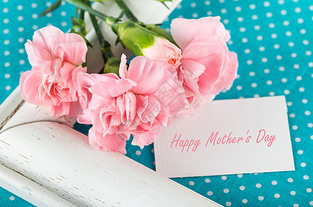 用粉红康乃馨的贺卡 快乐的 妈妈 生日 春天 母亲节图片