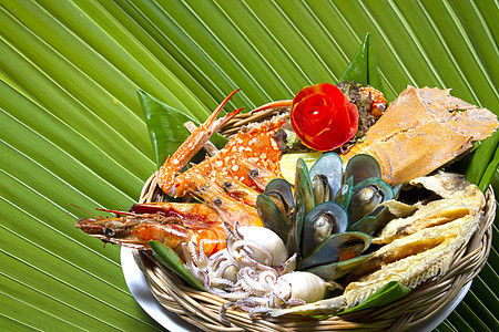 海食盘 虾 章鱼 市场 扇贝 盘子 贝类 生的 午餐图片