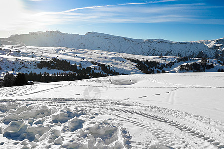 意大利阿尔卑斯山上的滑坡 娱乐 滑雪道 寒冷的 旅游图片