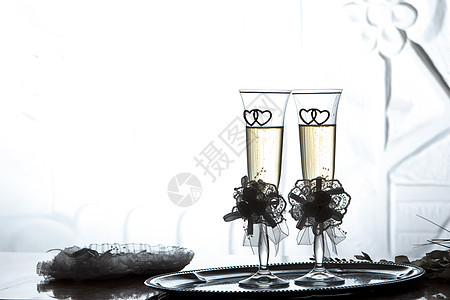 带有闪亮葡萄酒的婚杯 嘶嘶声 浪漫 周年纪念日 水晶 庆祝图片