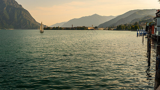 Iseo湖面景观背景图片