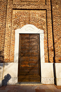 在关闭的米拉诺旧教堂里 被锁在门上 砖 基督教图片