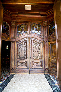 在米拉诺旧教堂的门上 c 欧利兰巴蒂 切口图片