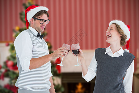 喜悦的嬉戏流行情侣喝红酒的综合形象 圣诞节 女性图片