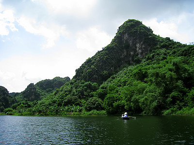 在特拉安的不明身份游客 船 植物 旅行 新鲜 三谷图片