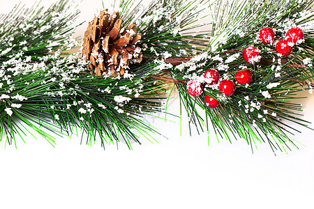 配有圣诞装饰品的松树枝 装饰风格 诺埃尔 玩具 锥体图片