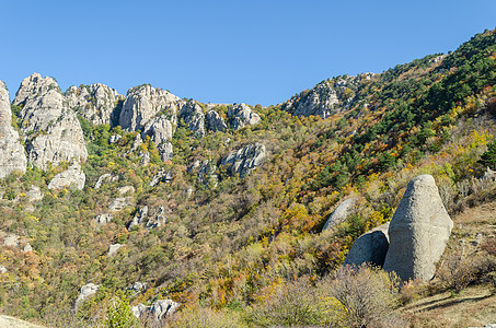 阿鲁斯塔附近的克里米亚德默尔吉山 岩石 塞瓦斯托波尔图片