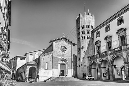 意大利奥维托圣安德里亚中世纪教会 游客 天空图片