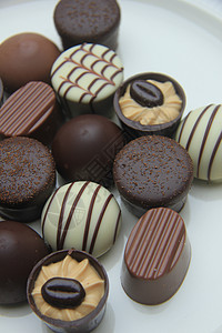 豪华巧克力 甜的 糖 情人节 松露 什锦 宏观 营养 包装背景图片
