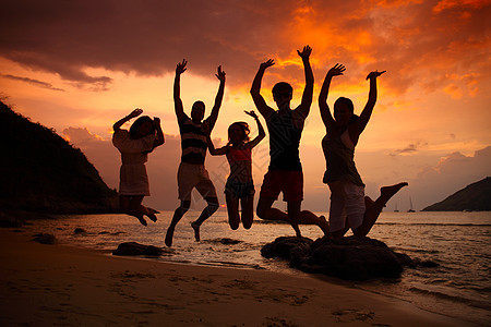 人们在海滩上聚会 庆祝 闲暇 自由 团体 畅快图片