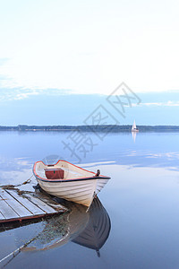 在湖边的船上 户外 早晨 海洋 放松图片