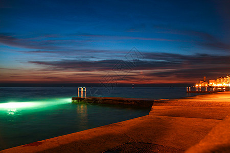 夜间 老的 城市景观 海滩 地中海 港口 镇 皮兰 海洋图片