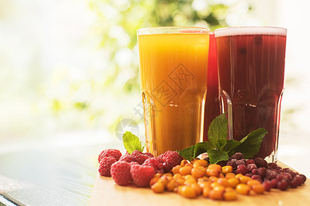 以红莓草莓和海角为饮料 甜的 茶点 夏天 水果 果味图片