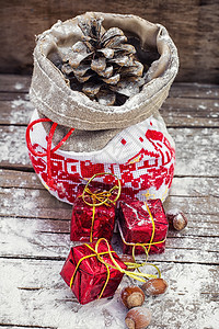 圣诞节节的装饰 季节 盒子 松果 圣诞老人 八角图片