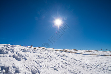 冬季山地降雪 欧洲 寒冷的 户外 多岩石的 冰 冬天图片