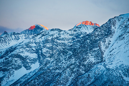 云中的蓝雪山 户外 旅游 单板滑雪 自然 顶峰 高山图片