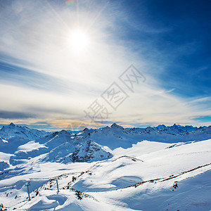 云中的蓝雪山 自然 阿尔卑斯山 寒冷的 季节 风景 欧洲图片