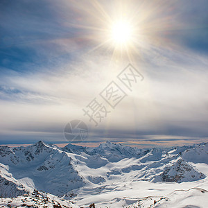 云中的蓝雪山 顶峰 假期 高加索 冒险 爬坡道 美丽 风景图片