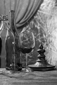 酒瓶和玻璃 木头 酒厂 奢华 酒吧 餐厅 食物 酿酒厂图片