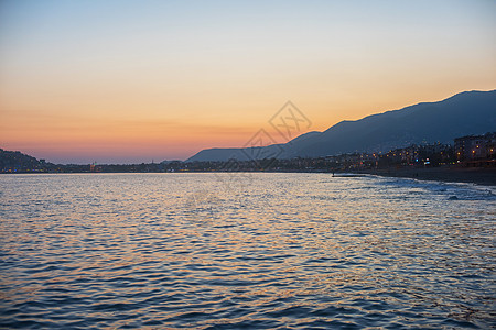 夜晚的艾伦亚 地中海 美丽的 水 沿海 土耳其 城堡图片