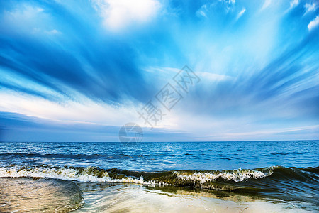 热带海滩和有波浪的蓝海 海浪 海岸 地平线 旅行图片