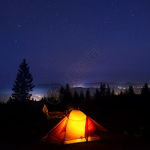 白化橙色露营帐篷 荒野 假期 天文学 安静 灯图片