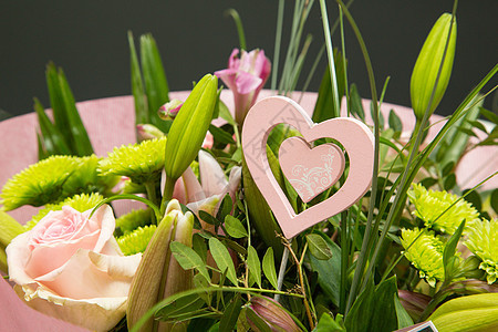 花朵与浪漫的心 美丽的 花店 周年纪念日 春天 漂亮的 礼物图片