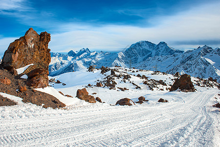 云中的蓝雪山 旅行 布鲁斯 冬天 旅游 晴天 风景 美丽的图片