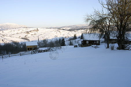 喀尔巴阡山山谷 森林 覆盖 自然 冬天 降雪 假期 日落图片