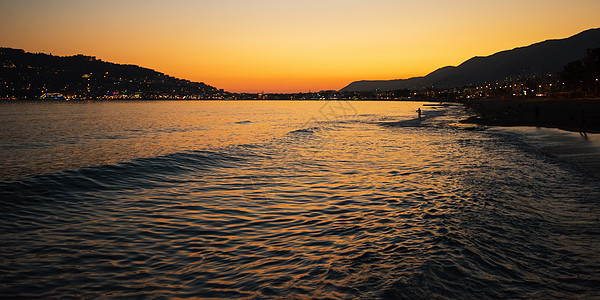 夜晚的艾伦亚 夏天 老的 海景 蓝色的 城堡 太阳 海浪图片