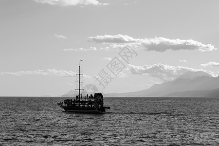 黑白中地中海的哈普片图片