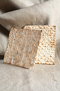 帆布背景上的无酵饼 犹太教 宗教 饼干背景图片