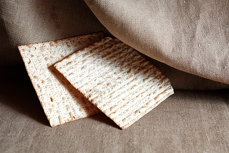 帆布背景上的无酵饼 食物 面包 烘烤的 犹太教 饼干图片
