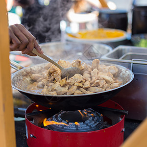 大厨在户外街头食品节上做饭 庆典 城市 卢布尔雅那 食物图片