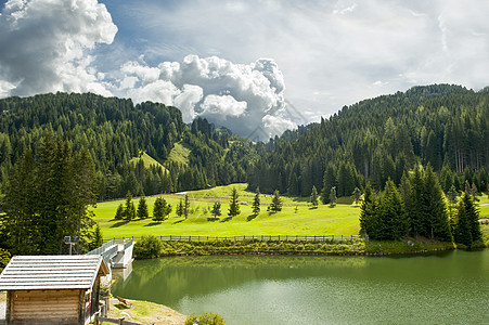 小高山湖背景图片