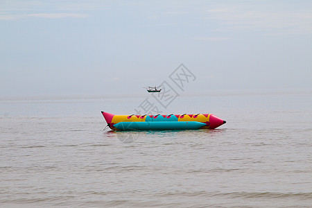 漂浮在水海上的丰富多彩的香蕉船 吸引力 安德烈斯 旅游图片