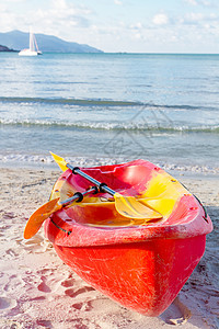 海滩上的独木舟艇图片