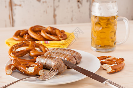 巴伐利亚人煮香肠和辣椒 慕尼黑 新鲜的 典型的 水平的 刀图片