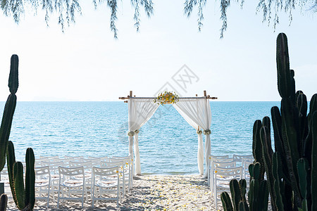 简单风格的婚礼拱门和装饰 地点 热带设置 美丽的 帐篷图片