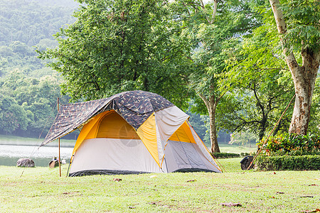 在森林中露营圆顶帐篷 荒野 旅游 睡觉 冒险 生存图片