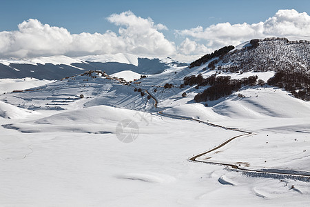 诺西亚的卡斯特利奇奥在冬天图片