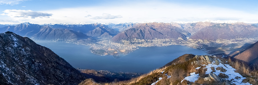玛吉奥雷湖视图 瑞士人 丘陵 山脉 冷静 高山 雪 斯山图片