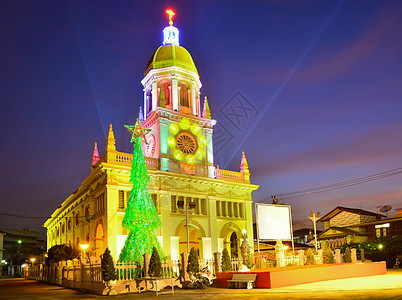 SantaCruz基督教堂 圣诞树在圣诞节佩尔 钟楼 蓝色的图片