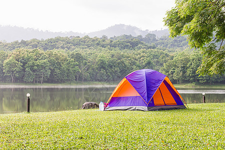 在森林中露营圆顶帐篷 周末 庇护所 荒野 闲暇 大篷车图片