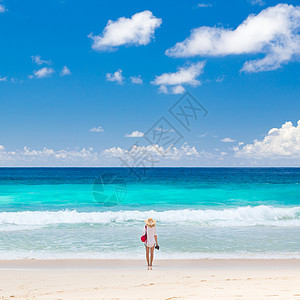 塞舌尔马埃岛女性享受美景的完美海滩 女士图片