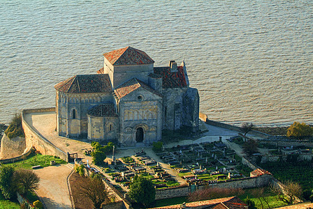 圣拉德贡德中世纪教堂法国夏兰特海洋图片